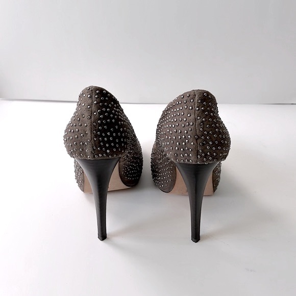 Dolce Vita Suede Studded Stiletto Platform Pumps, Gray, size 6 - Picture 10 of 13
